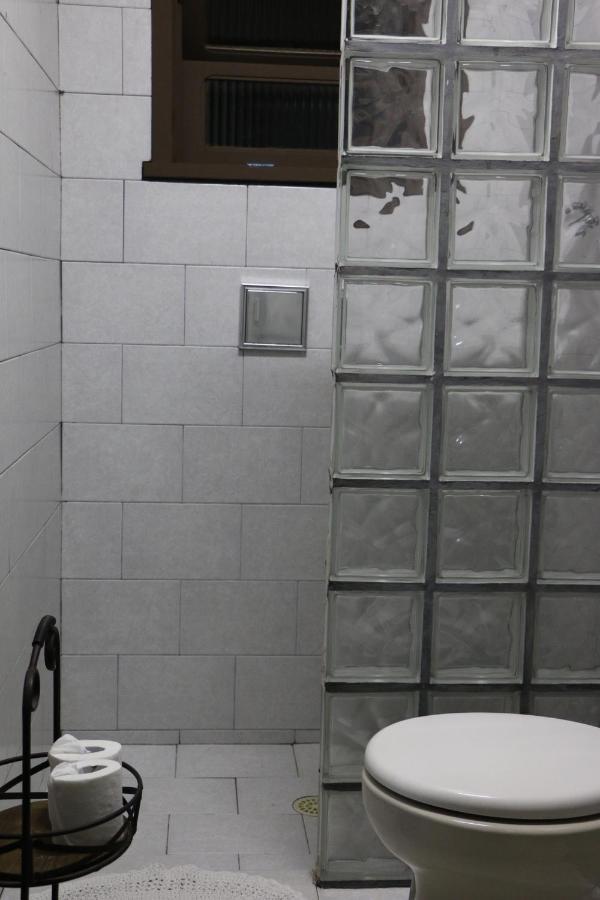 Excelente Quarto Com Cama De Casal King Em Casa Perto Do Aeroporto De Curitiba Sao Jose dos Pinhais Exterior photo